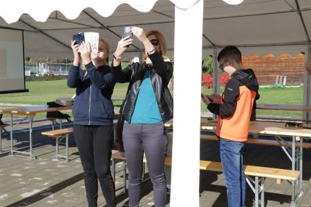 Opazovanje delnega Sončevega mrka v Šalovcih 7